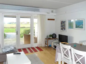 Apartment with pool - Image 4