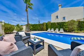 Voll ausgestattete gemütliche Villa mit Terrasse, Garten und privatem Pool | Haustiere erlaubt - Image 5