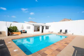 Vacation Home "Casa Ocean" with Sea View, Shared Pool & Wi-Fi - Image 2
