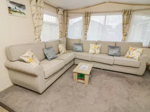 Family-friendly cottage with garden & pool - Image 2