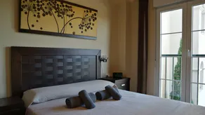 Beautiful flat with pool, terrace & garden - Image 3