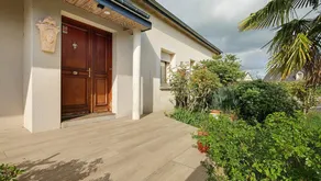Cottage with garden & terrace | Garden view - Image 3
