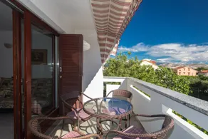 Apartment with 2 rooms for 4 persons - Image 3