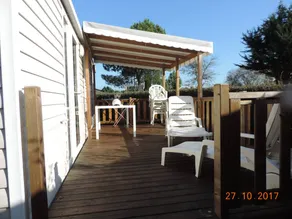 Mobile home with pool & terrace - Image 3