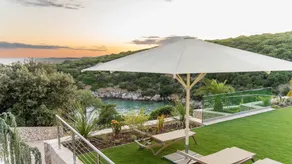 Villa with terrace, BBQ & private pool | Beach view - Image 3