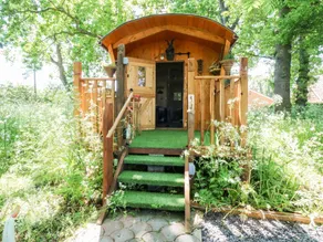 Cottage with garden - Image 2