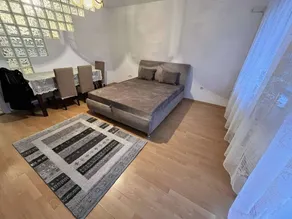 Apartment with garden & jacuzzi | City view - Image 5
