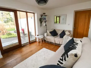 Cottage with garden - Image 4
