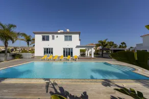 Villa with private pool - Image 2