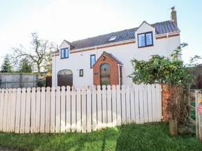 Child-friendly beautiful cottage with jacuzzi & garden | Pet-friendly - Image 5