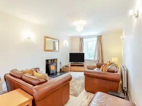 Family-oriented beautiful cottage with garden - Image 2