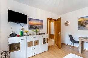 Holiday apartment with garden & terrace - Image 4