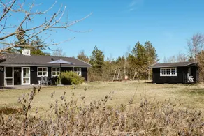 Family-oriented lovely house with terrace, garden & barbecue | Next to the beach - Image 4