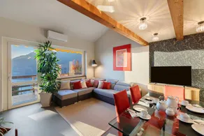 House with jacuzzi, garden & terrace | Lake view | Perfect for remote work - Image 3
