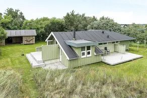 House with hot tub, sauna & BBQ - Image 2