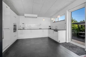 Holiday home with barbecue & terrace | Sea view - Image 2