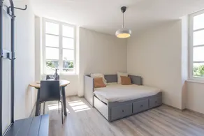 Aparthotel with terrace - Image 2