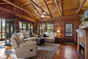 Tranquil Peaceful Cabin with Stunning Lake Views in La Grange, Texas - Image 2