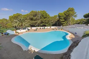 Apartment with terrace, garden & pool - Image 3