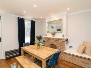 Cottage with garden - Image 3