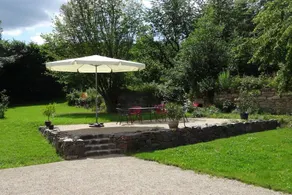 Wonderful house with garden - Image 4