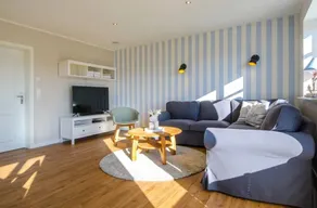 Apartment 'Ferienhaushlfte Inselglück' with Garden and Wi-Fi - Image 3