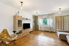 Ample holiday home with BBQ & terrace - Image 5