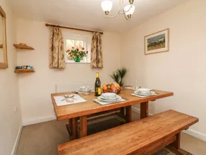 Cottage with garden - Image 4