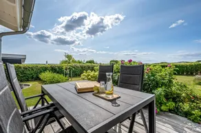 Family-friendly holiday home with garden, hot tub & barbeque - Image 2