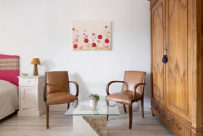 Bed and Breakfast 'Les Malvaux - Chambre Fuchsia' with Shared Pool, Shared Terrace and Wi-Fi - Image 4