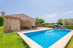 Child-friendly villa with terrace, garden & BBQ - Image 3