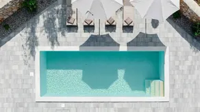 Villa con barbacoa, piscina y jardín | Vistas a la piscina - Image 4