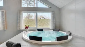 Children-friendly spacious house with hot tub, private pool & barbeque | Beach nearby | Pet-friendly - Image 4