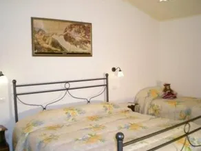 Apartment with pool, terrace & hot tub - Image 5