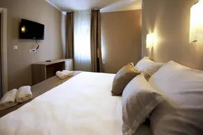 Dedicated room with garden | Garden view - Image 3
