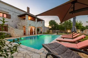 Casa con piscina y terraza - Image 2
