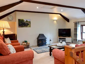 Cottage with garden - Image 2