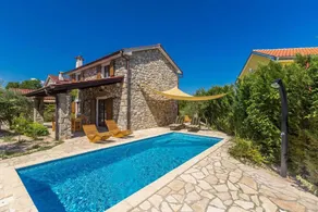 Flat with barbeque & garden - Image 4
