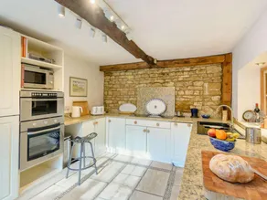 Fully equipped cottage with garden & hot tub | Dogs allowed - Image 2