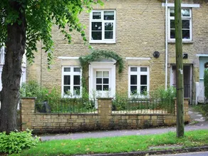 Cottage with garden & terrace - Image 2