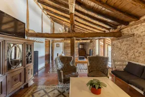 Lovely house with BBQ, garden & private pool | Lake view | Pets allowed - Image 3