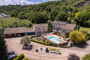 Holiday home with garden, pool & barbeque - Image 2