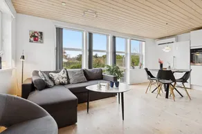 Holiday home with barbecue & terrace | Beach nearby - Image 3