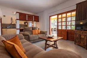 Holiday home with pool, terrace & garden - Image 5