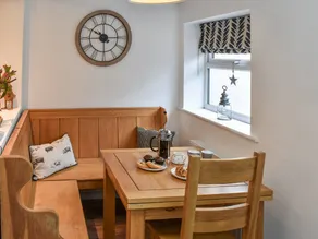Family-oriented pleasant cottage with garden | Pets are welcome - Image 5