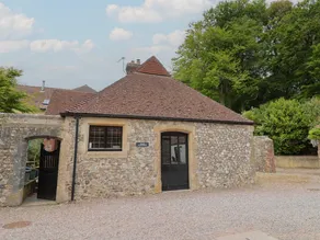 Child-friendly cottage with garden - Image 3