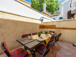 Fully equipped beautiful holiday home with barbecue & terrace - Image 2