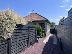 Holiday home with BBQ, garden & terrace - Image 5