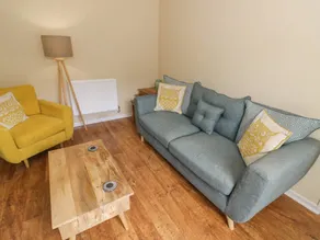 Cottage with garden - Image 3