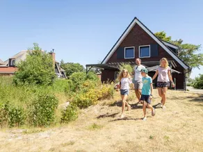 Family-oriented charming bungalow with heated pool & terrace - Image 3
